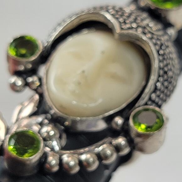 Vintage Carved Face Ring with Peridot Accents, Silver Jewelry - Picture 10 of 10